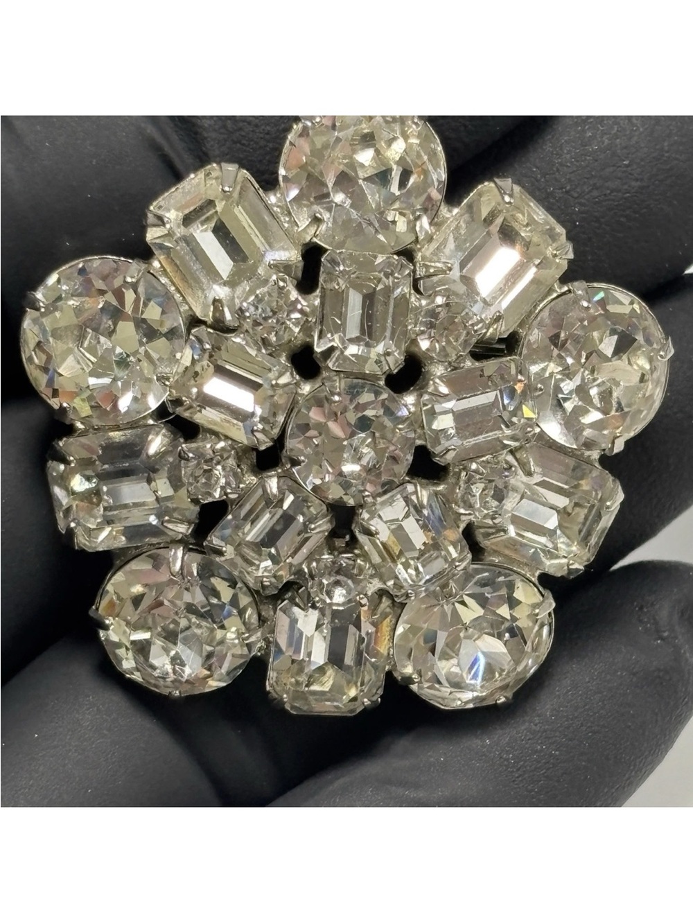 Vintage Weiss Brooch Crystal Stones Silvertone 1-5/8”